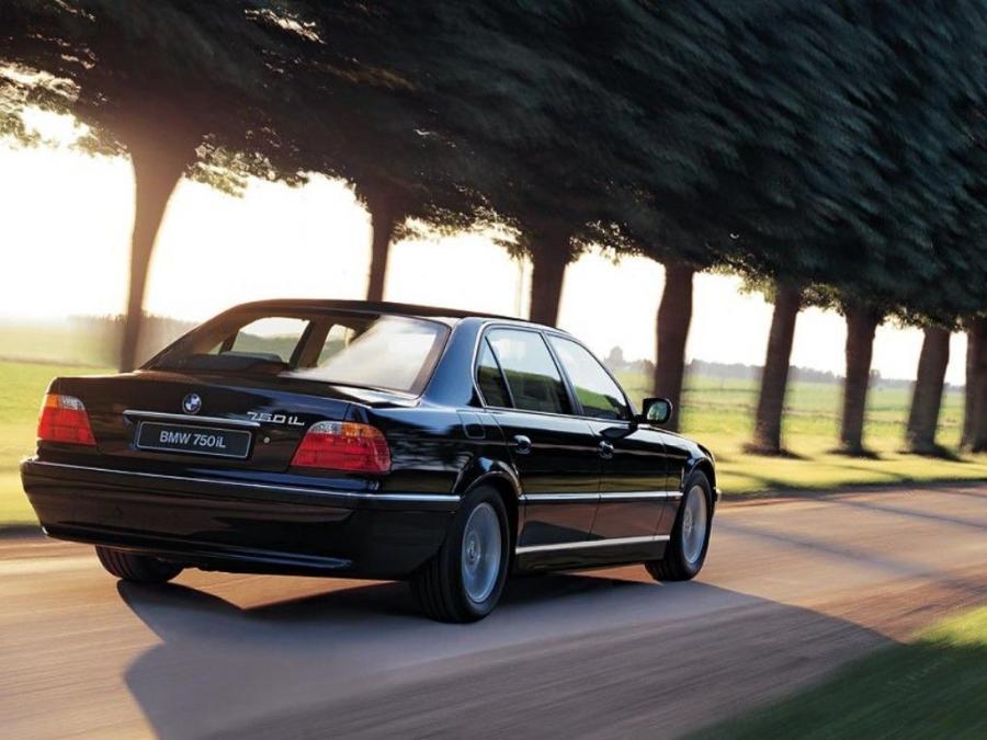  BMW 750iL 1998 года  (фото 3 из 15)